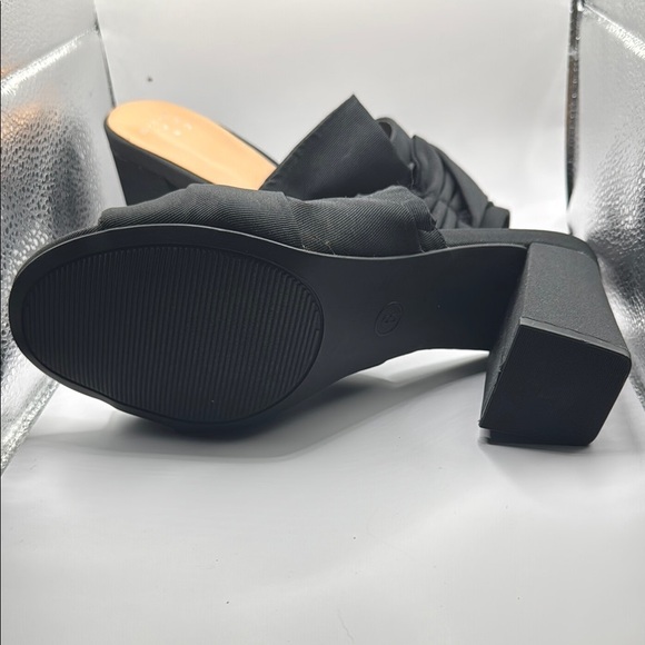 a.n.a Black Mules with Chunky Heel and Open Toe - Picture 4 of 11